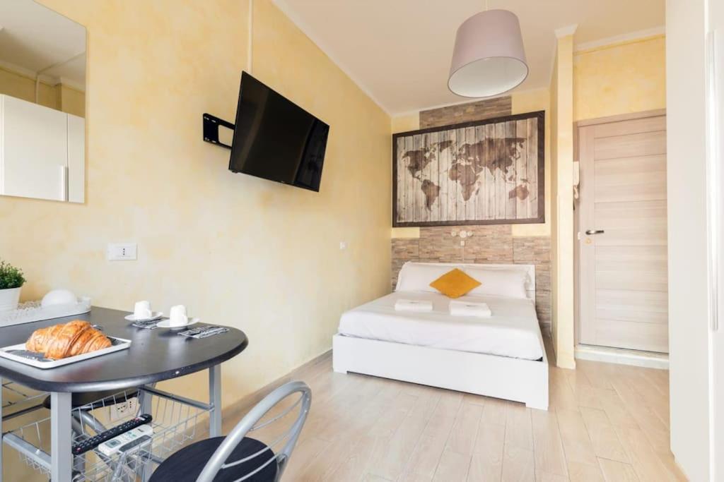Private Suite In A Guest House With Private Bathroom N3 Rome Bagian luar foto