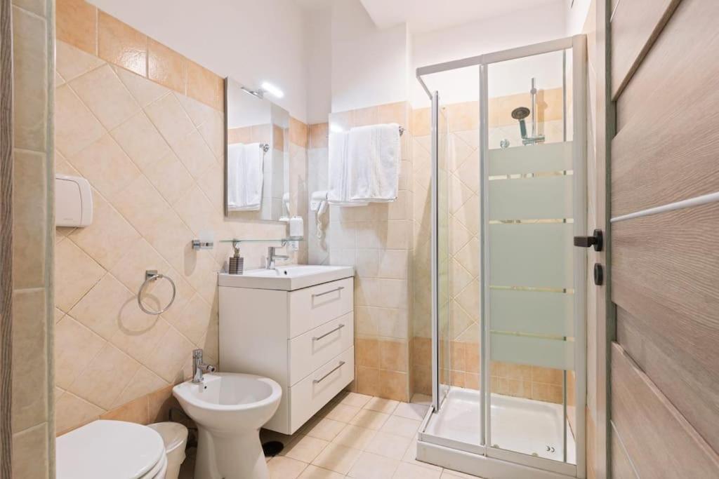Private Suite In A Guest House With Private Bathroom N3 Rome Bagian luar foto