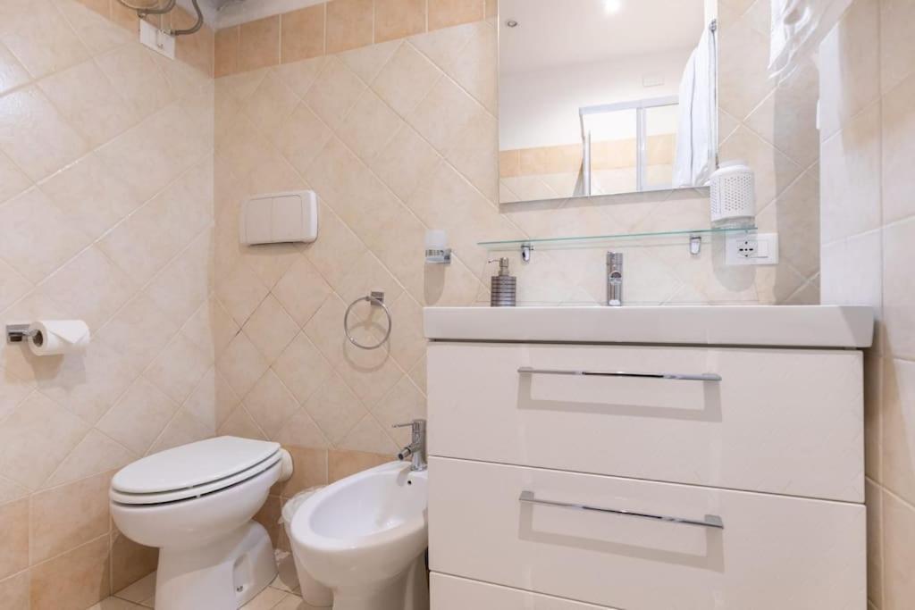 Private Suite In A Guest House With Private Bathroom N3 Rome Bagian luar foto
