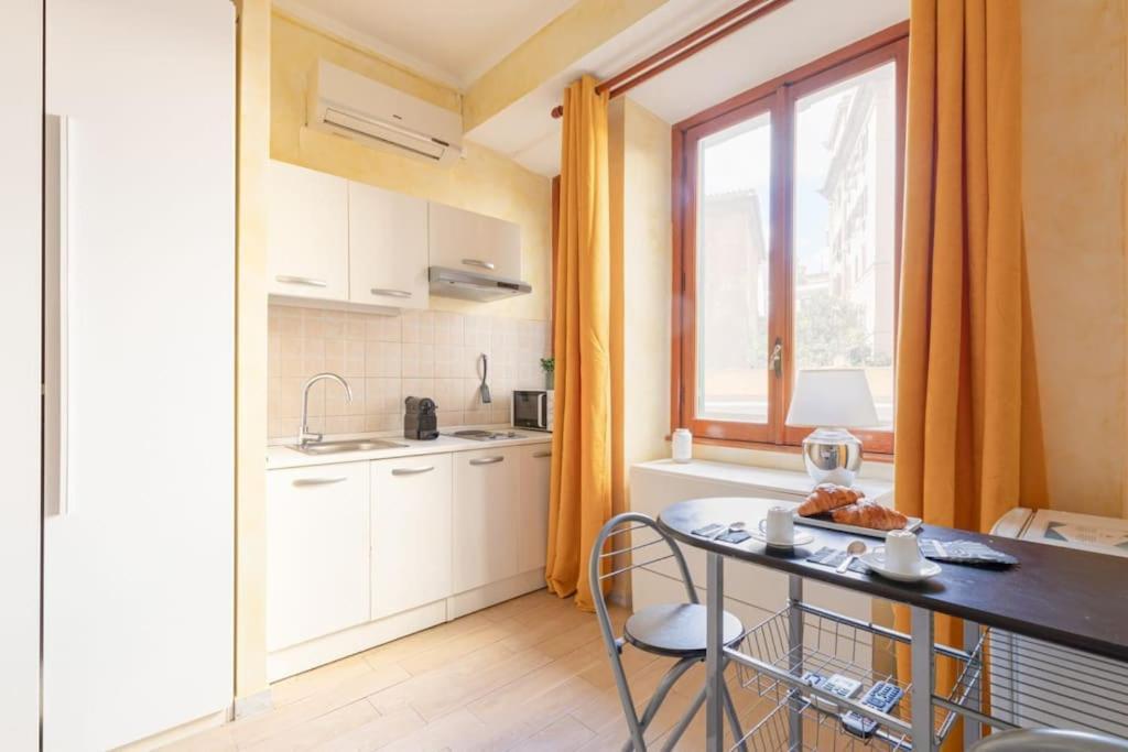Private Suite In A Guest House With Private Bathroom N3 Rome Bagian luar foto